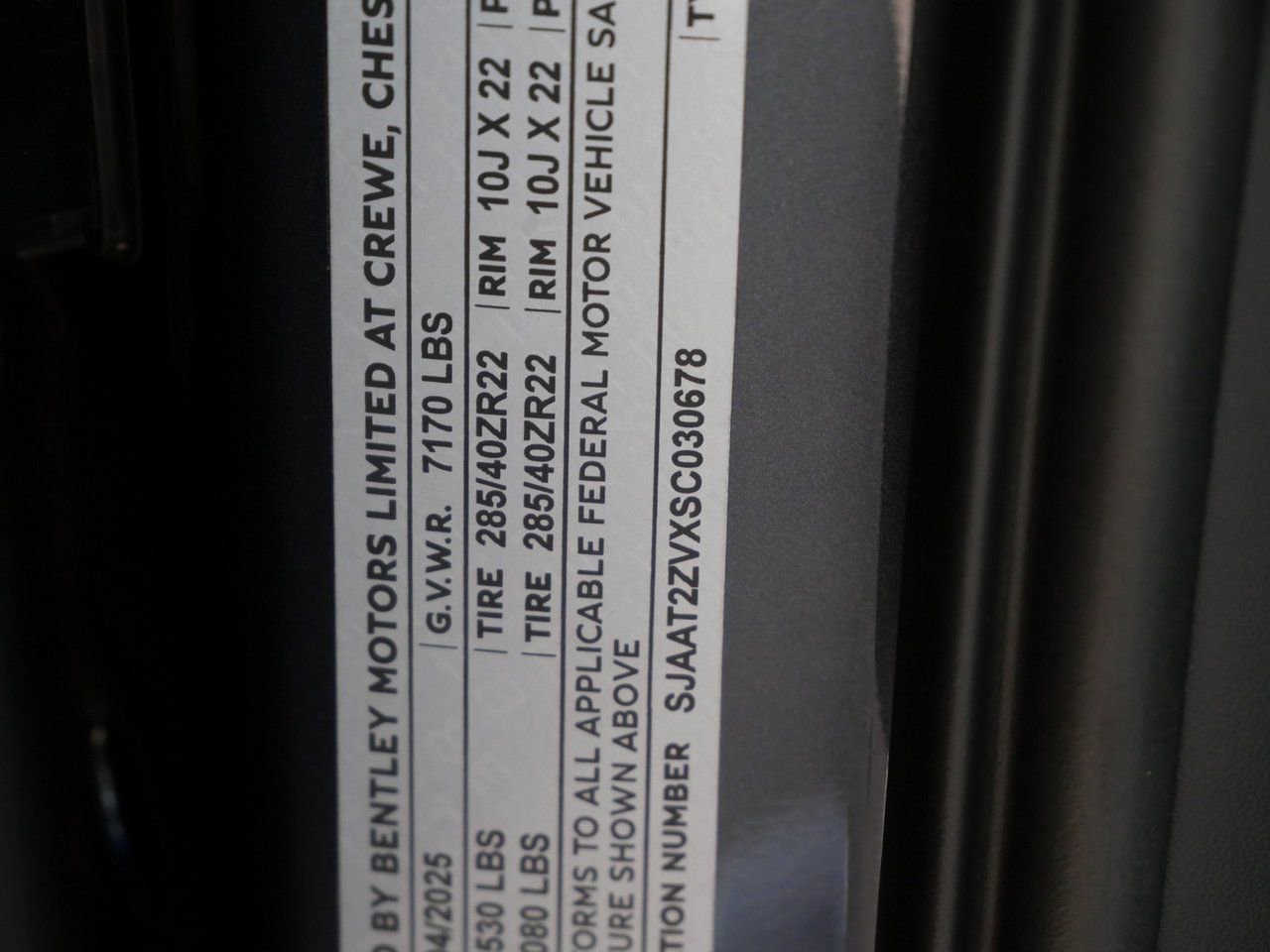 Used 2025 Bentley Bentayga image 25