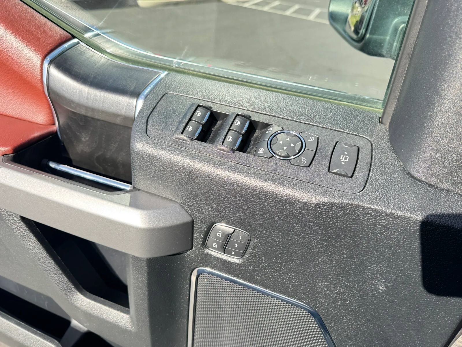 Used 2019 Ford F350 Platinum w/ Platinum Ultimate Package AWD/4WD image 12
