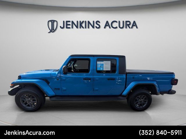 Used 2024 Jeep Gladiator Sport AWD/4WD image 5