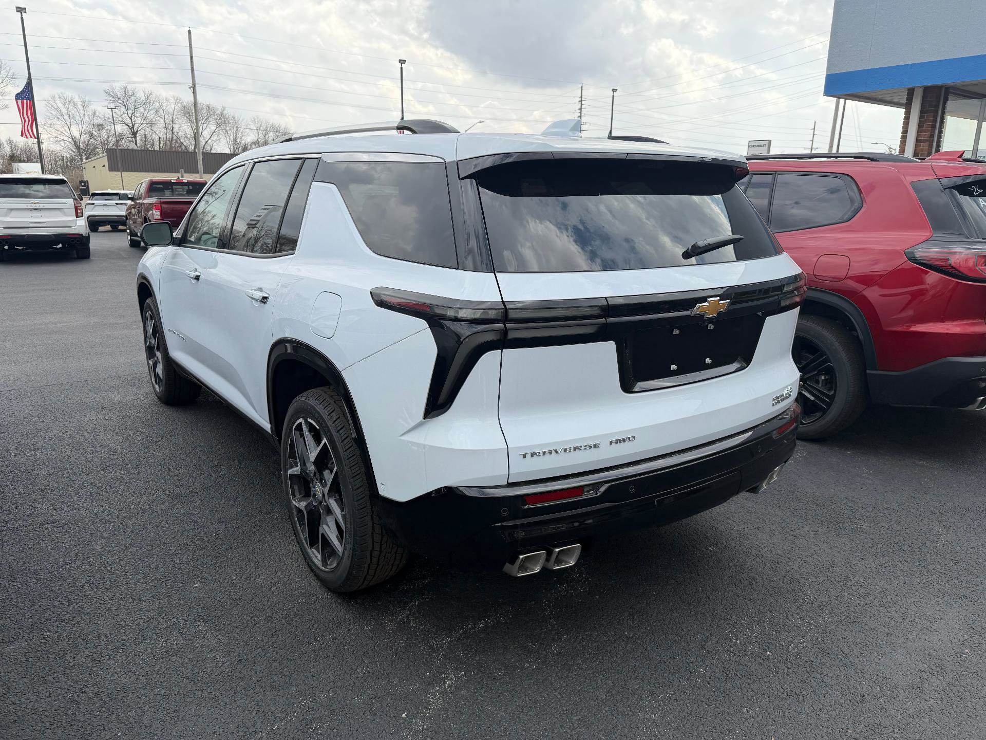 New 2026 Chevrolet Traverse High Country w/ LPO, Floor Liner Package AWD/4WD image 2