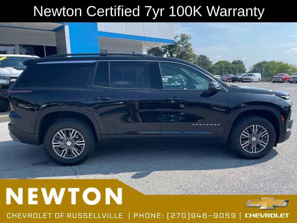 Used 2025 Chevrolet Traverse LT FWD image 17