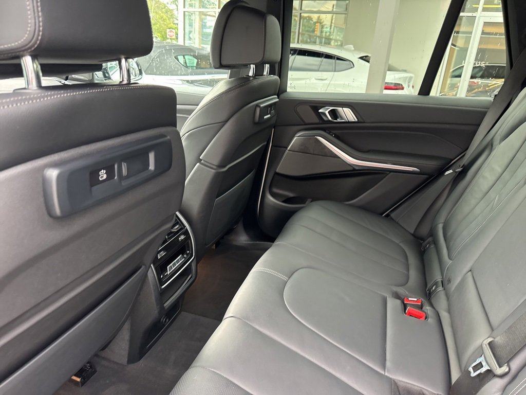 Used 2022 BMW X5 M50i w/ Premium Package image 9