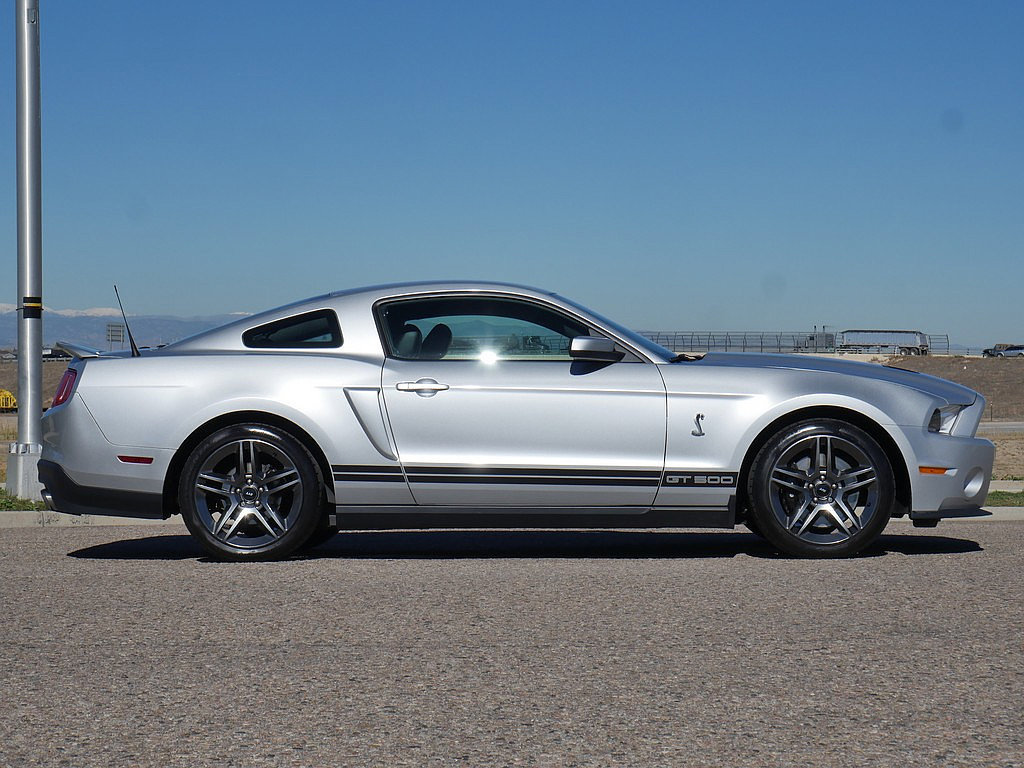Used 2010 Ford Mustang Shelby GT500 RWD image 7