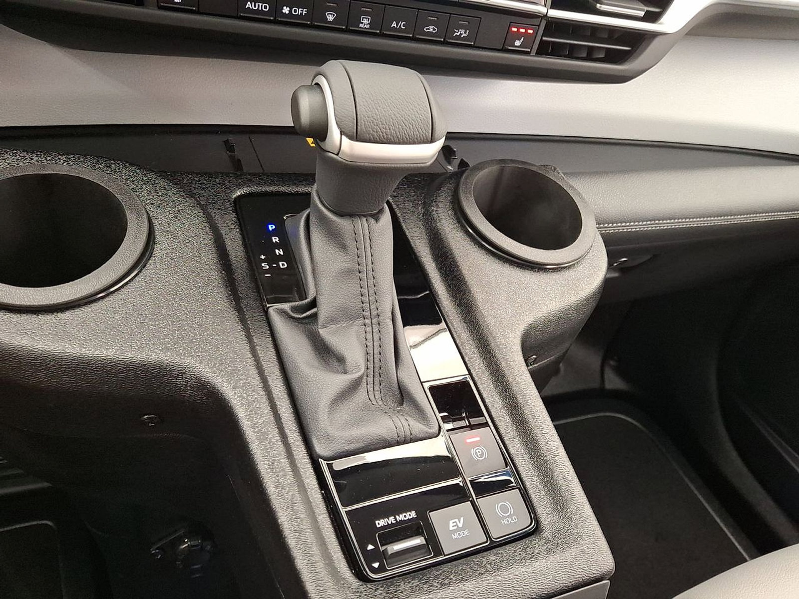 Used 2026 Toyota Sienna XLE FWD image 12