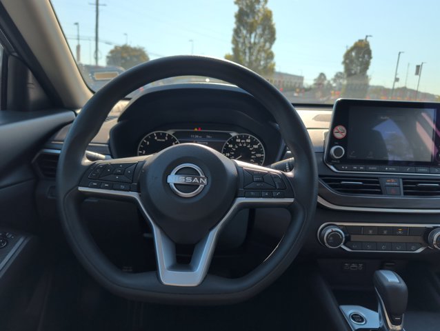 Used 2025 Nissan Altima 2.5 SV FWD image 19