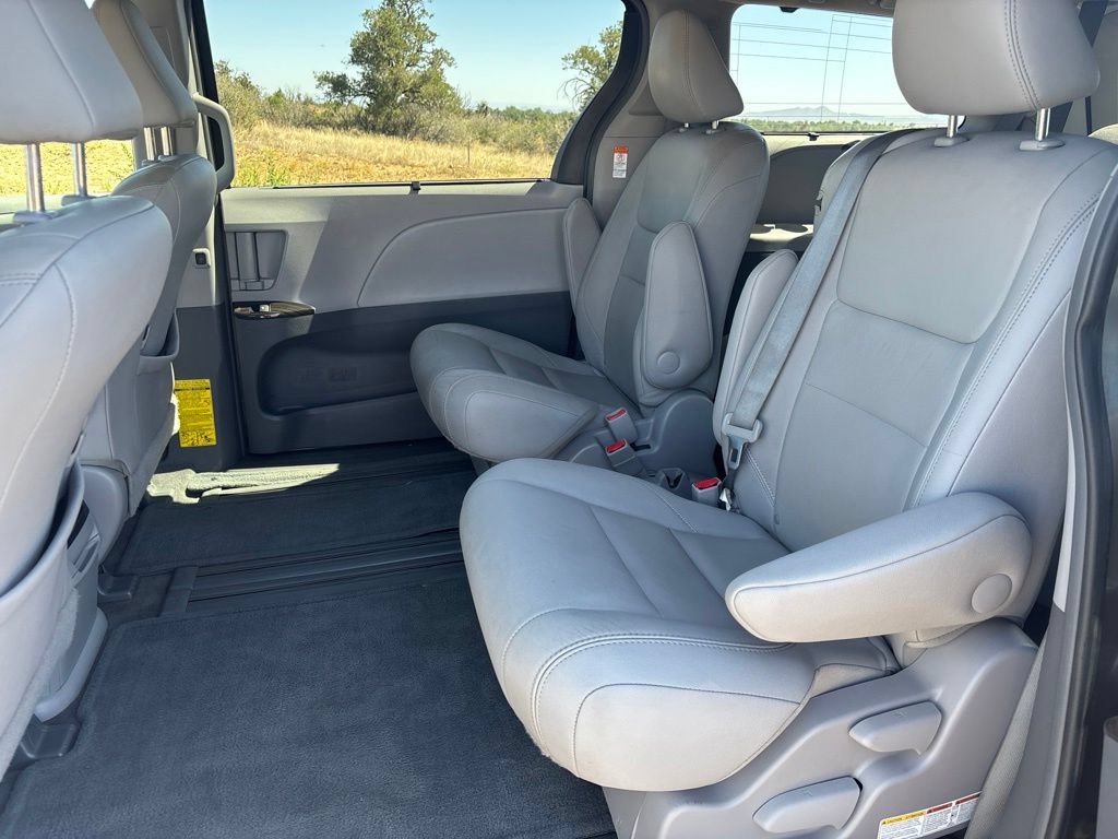 Used 2015 Toyota Sienna XLE w/ XLE Navigation Package FWD image 13