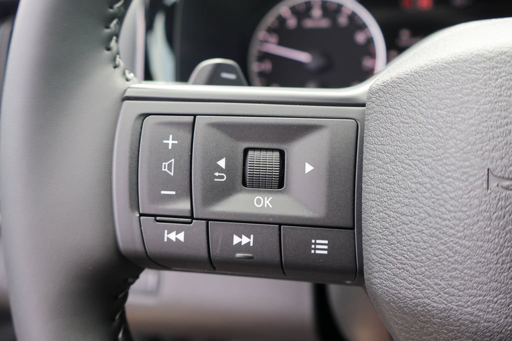 New 2026 Nissan Pathfinder SV w/ SV Premium Package FWD image 11