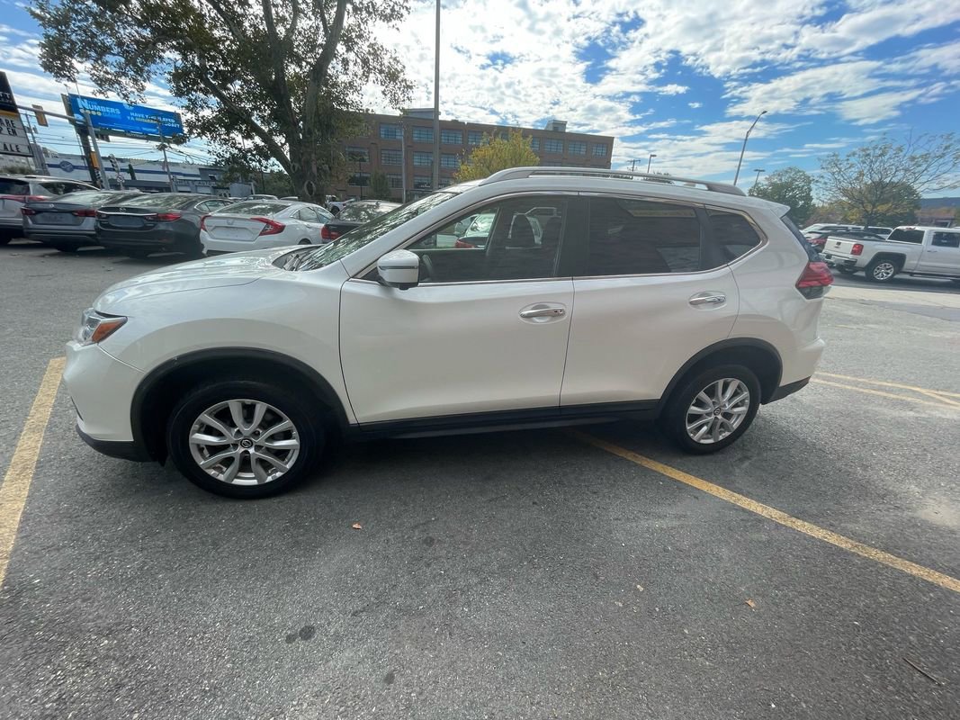 Used 2017 Nissan Rogue SV w/ SV Premium Package image 5