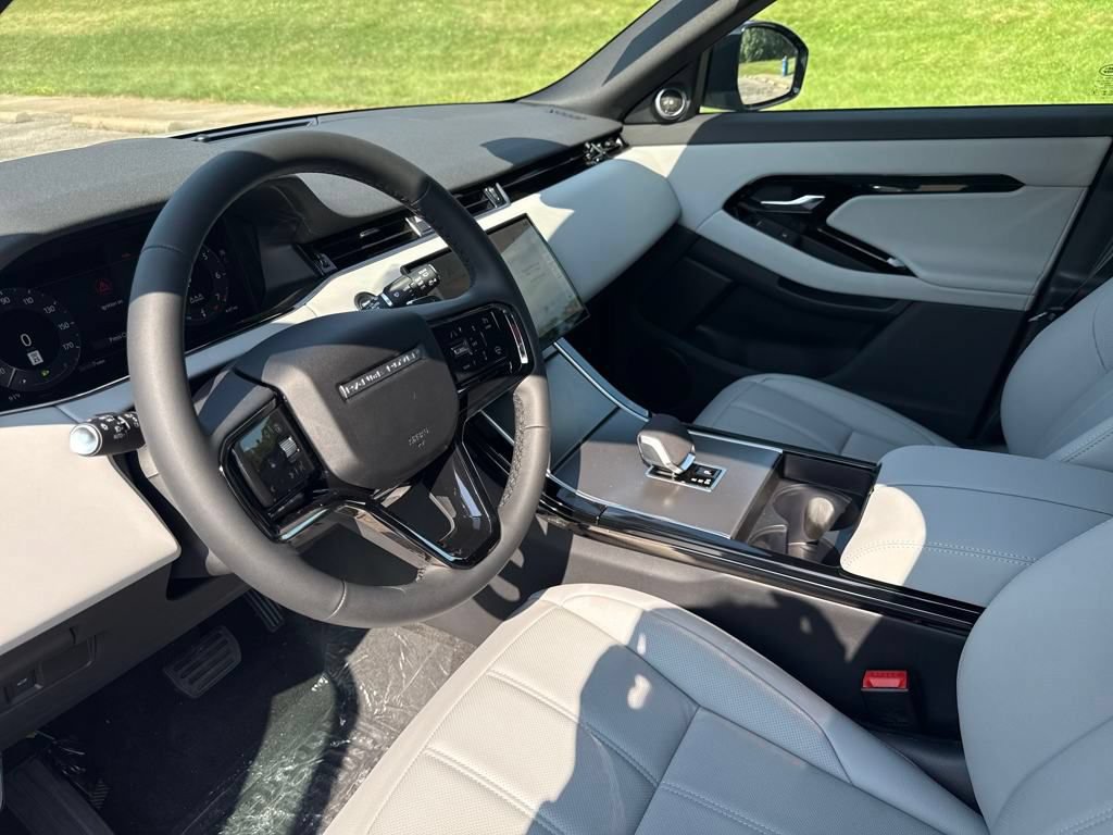 Used 2026 Land Rover Range Rover Evoque S AWD/4WD image 12