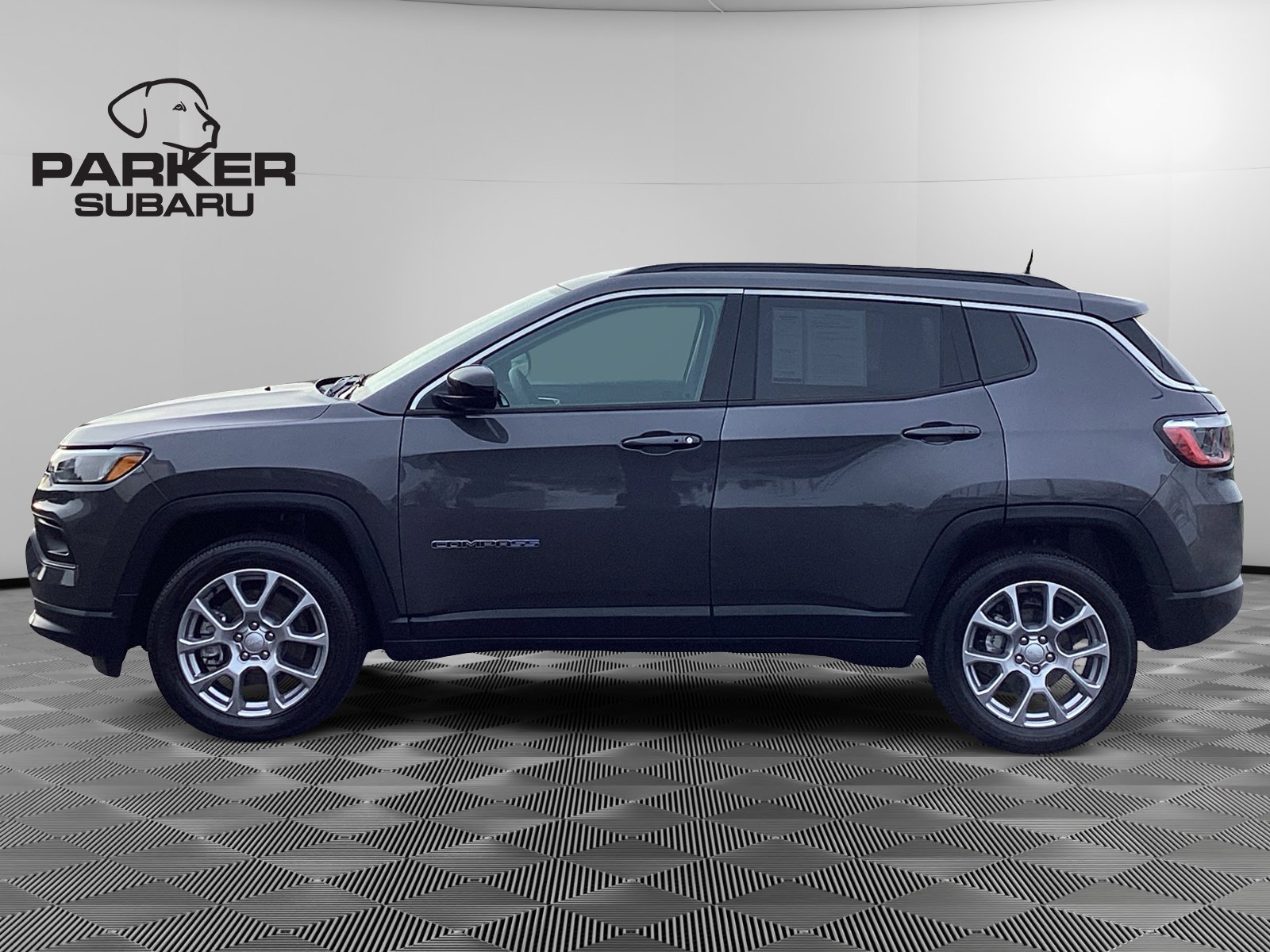 Used 2024 Jeep Compass Latitude image 2