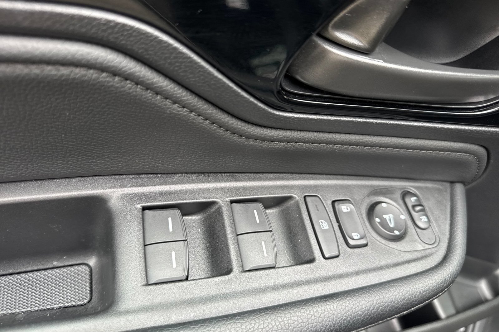 Used 2025 Honda Odyssey Touring image 14