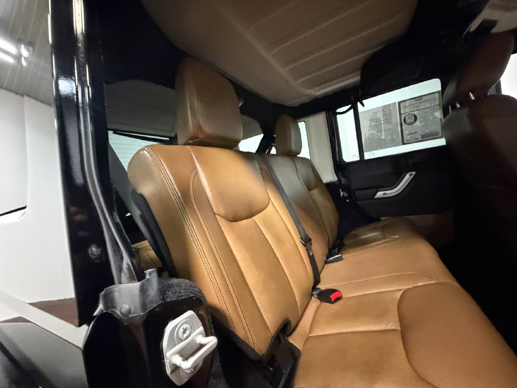 Used 2015 Jeep Wrangler Unlimited Sahara w/ Connectivity Group AWD/4WD image 66