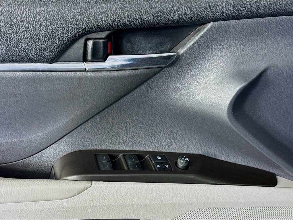 Used 2021 Toyota Camry LE image 16