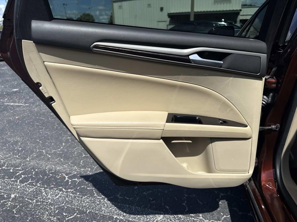 Used 2015 Ford Fusion SE w/ Equipment Group 202A FWD image 13