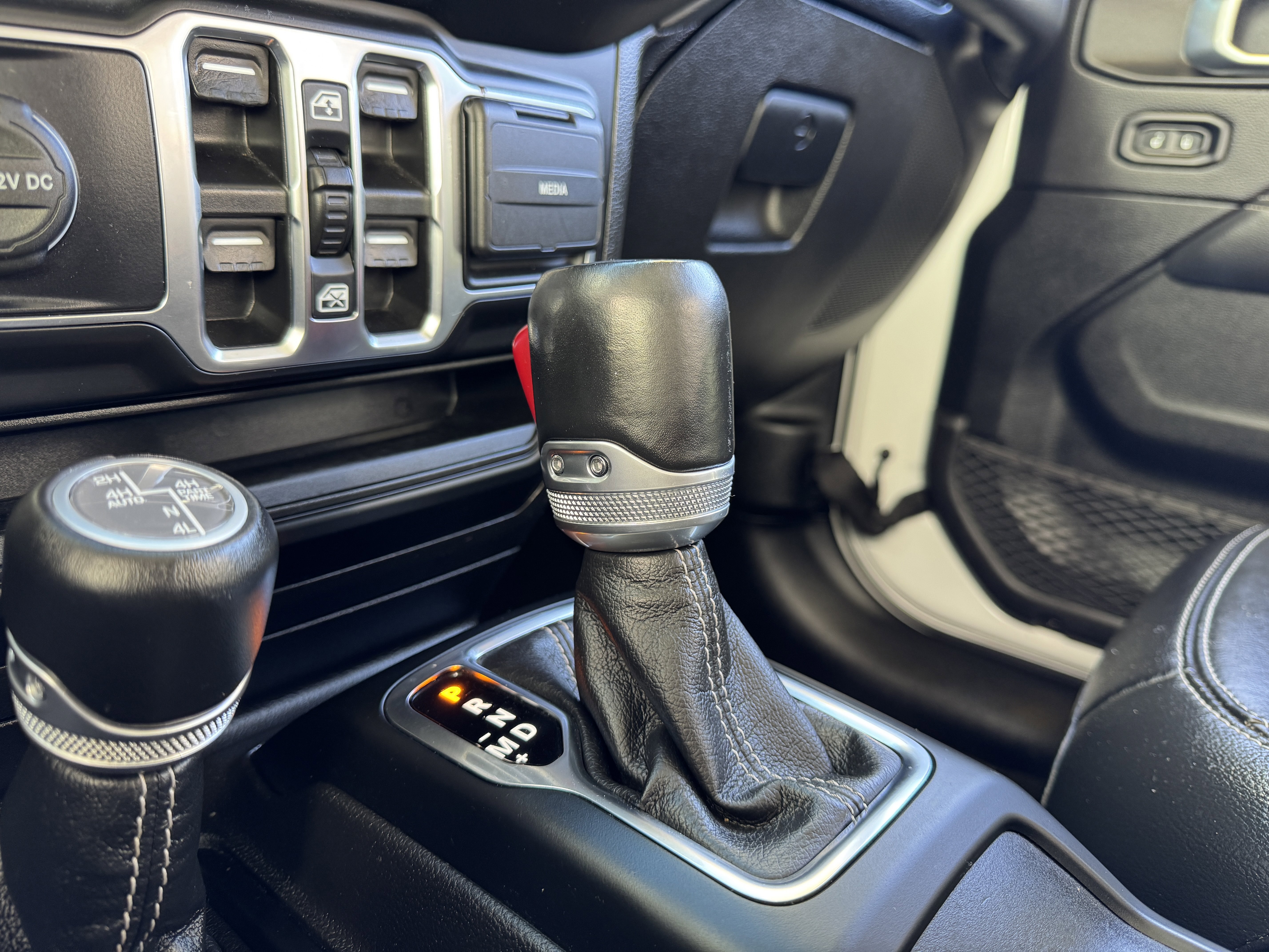 Used 2022 Jeep Wrangler Unlimited Sahara w/ Cold Weather Group image 44