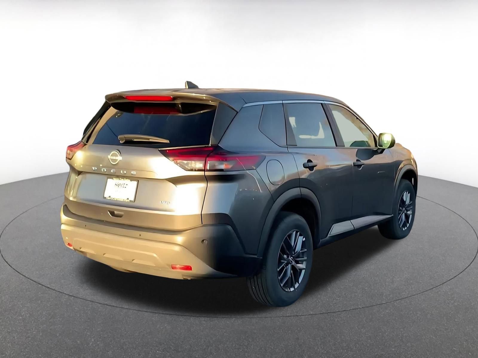 Used 2023 Nissan Rogue S image 12