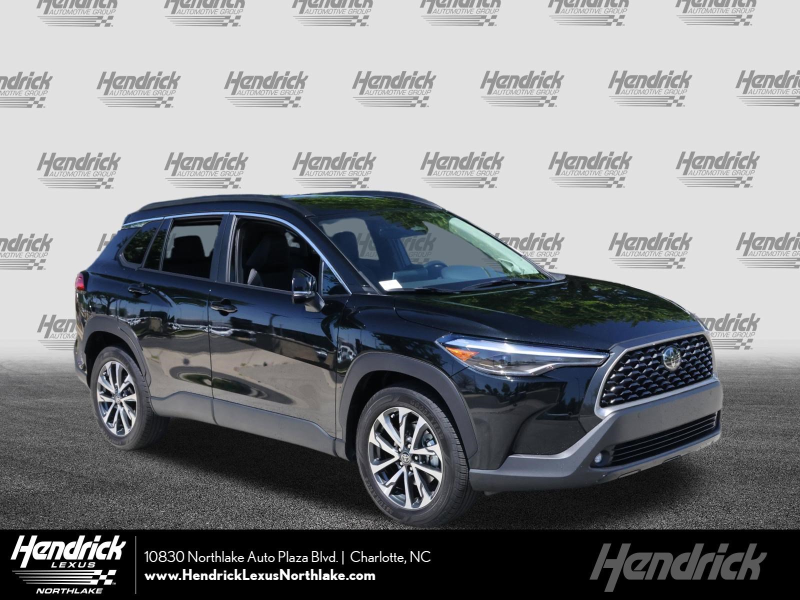 Used 2023 Toyota Corolla Cross XLE w/ Convenience Package AWD/4WD image 1