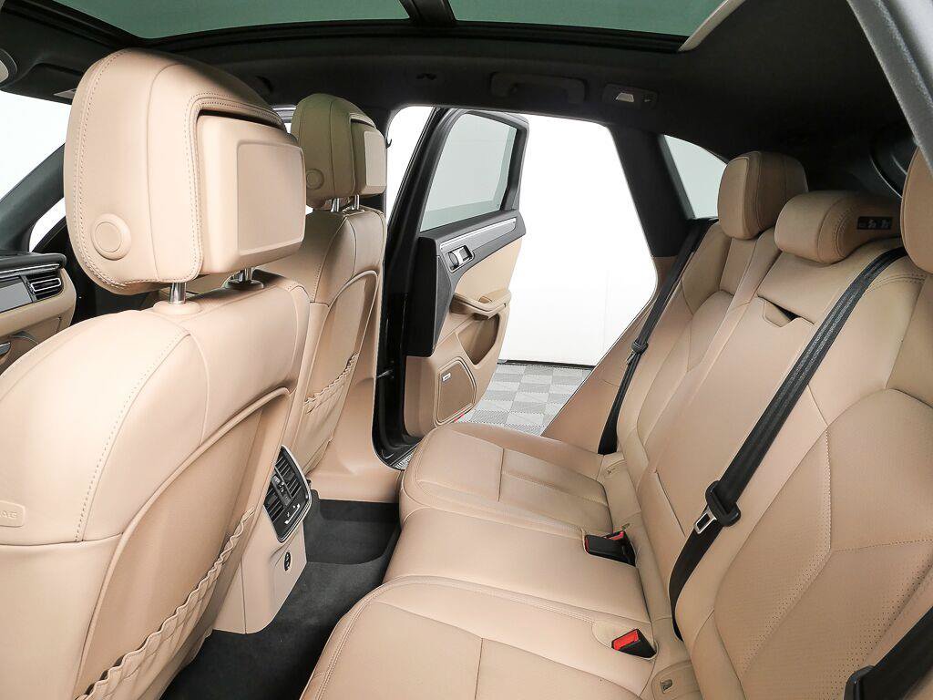 Certified 2026 Porsche Macan AWD/4WD image 21