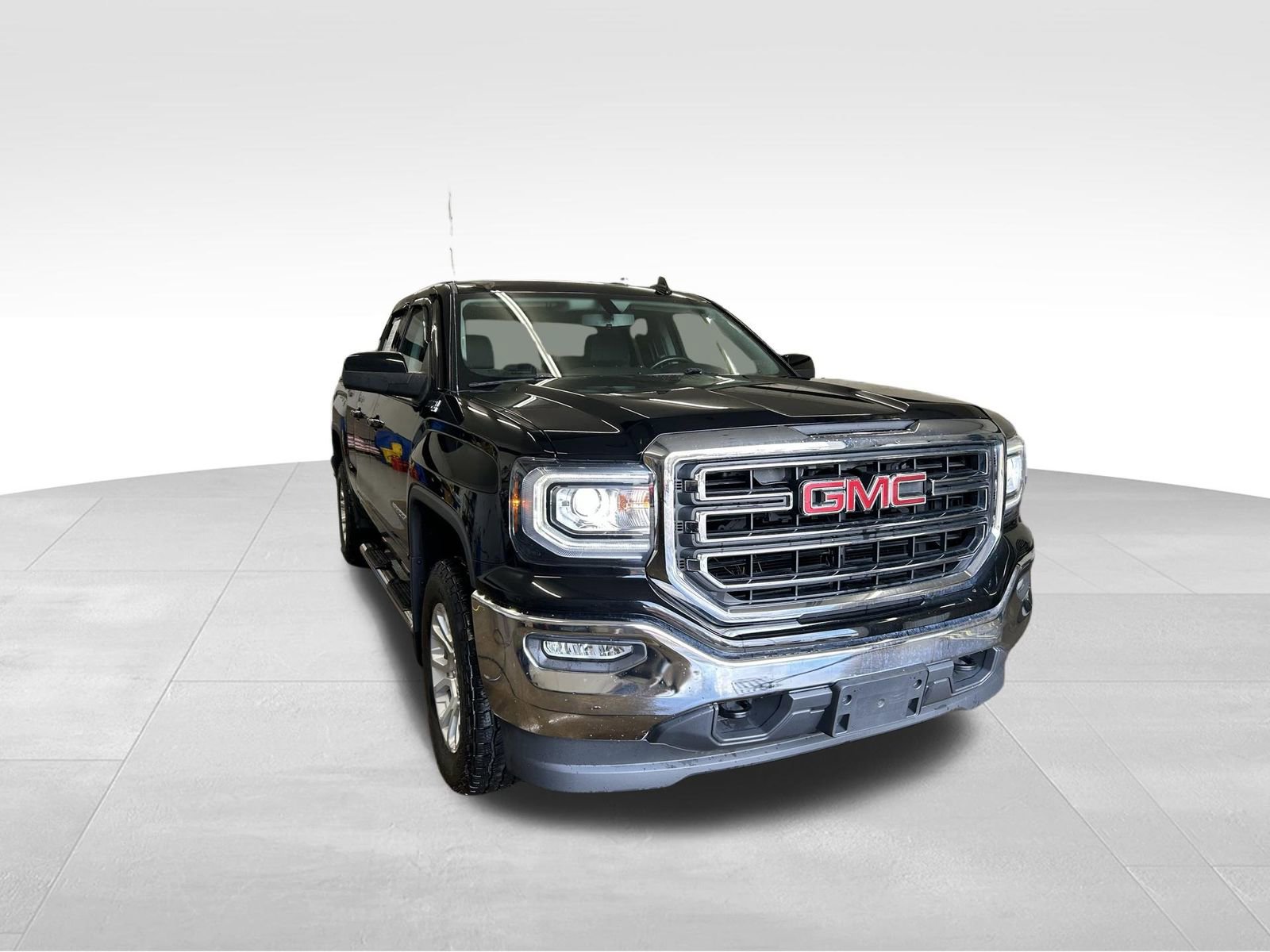 Used 2018 GMC Sierra 1500 SLE w/ SLE Value Package image 8