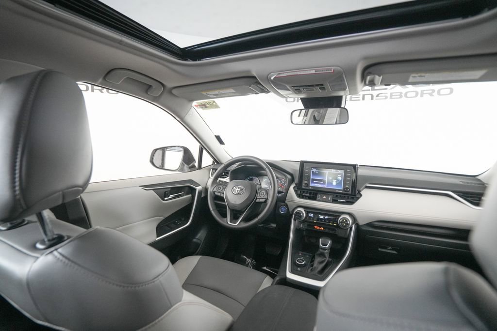 Used 2022 Toyota RAV4 XLE Premium AWD/4WD image 16