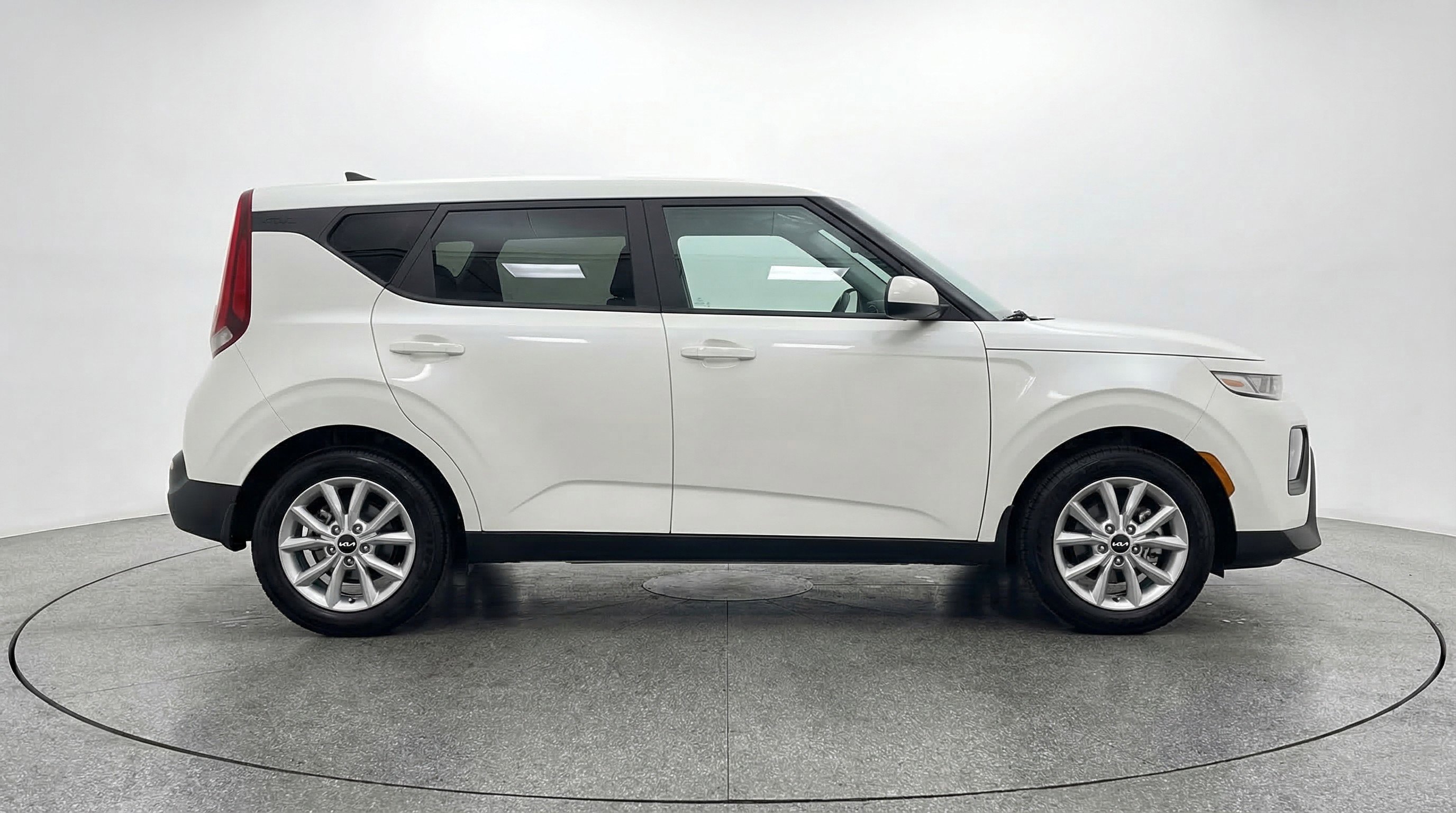 Used 2025 Kia Soul LX w/ LX Technology Package image 11