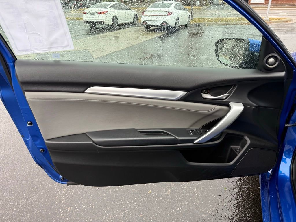 Used 2017 Honda Civic Touring image 12