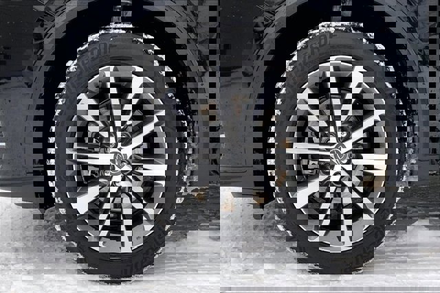 Certified 2025 Acura MDX SH-AWD w/ Technology Package image 8