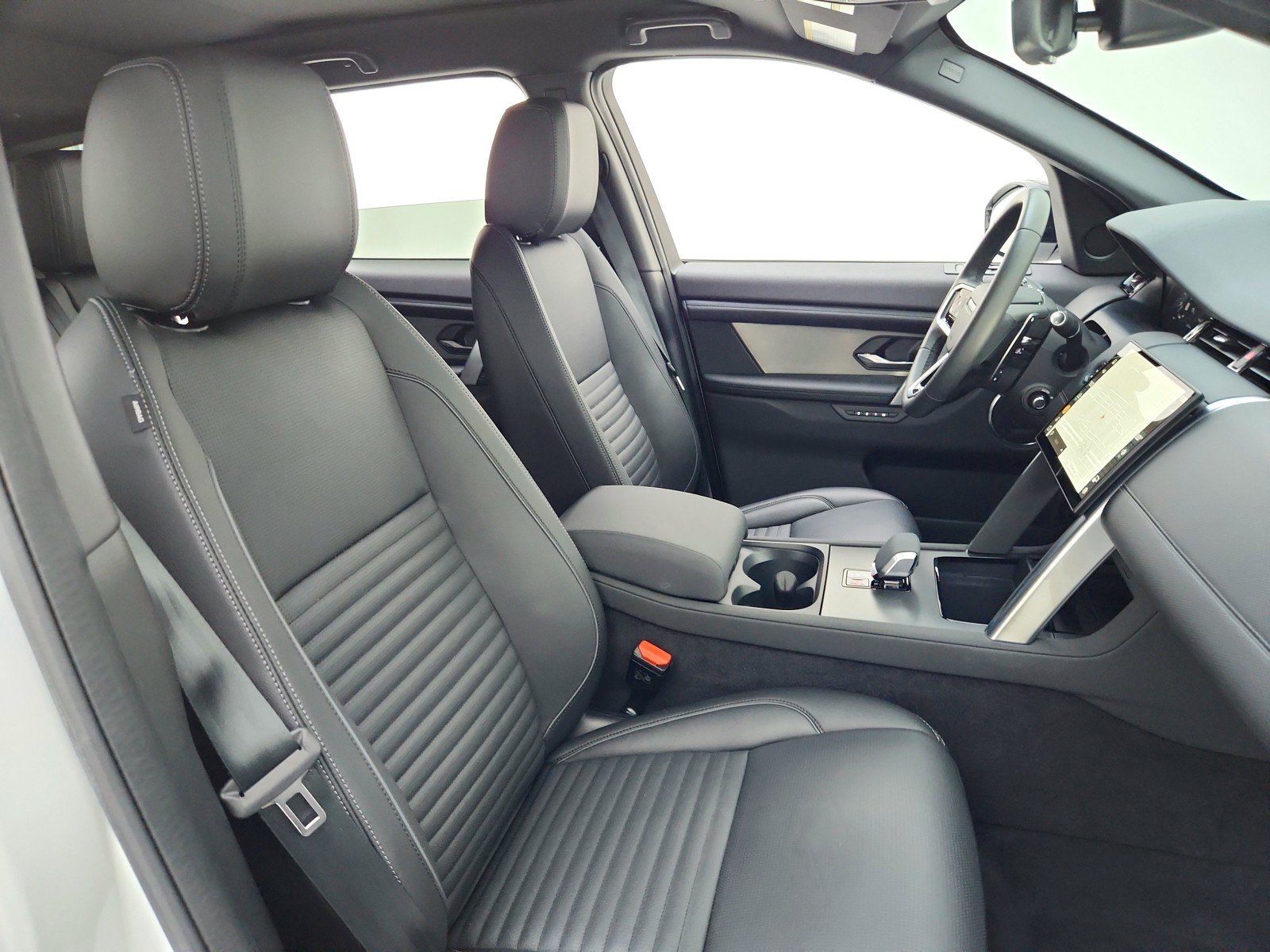 Used 2024 Land Rover Discovery Sport Dynamic SE AWD/4WD image 31