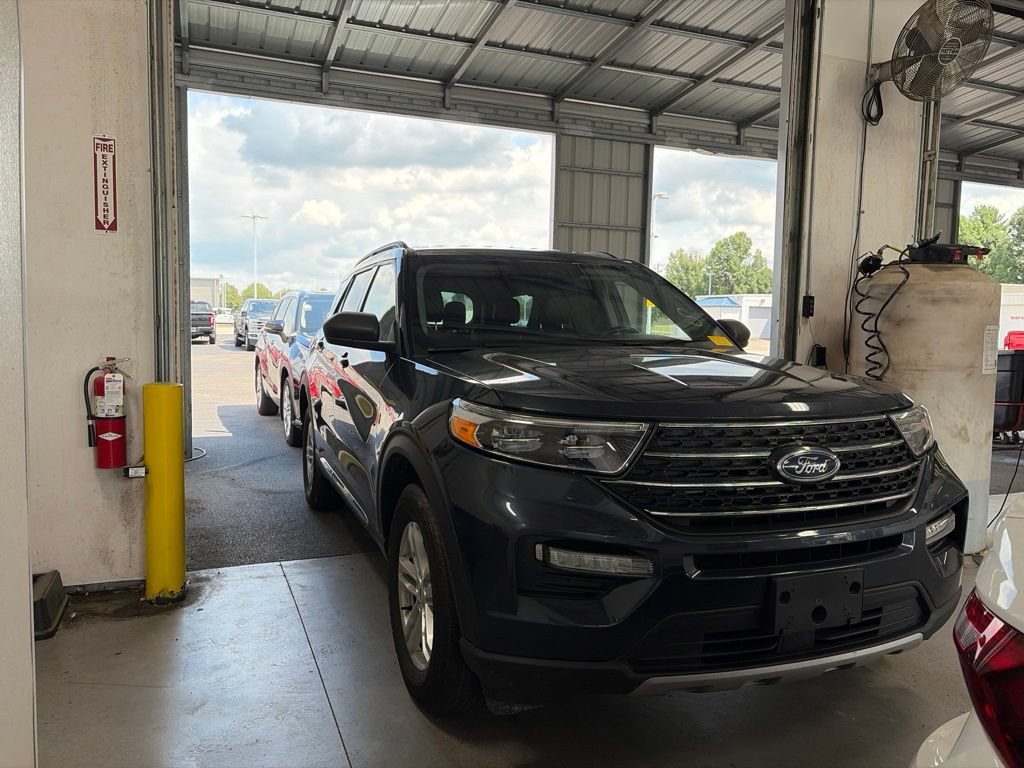 Used 2022 Ford Explorer XLT w/ Equipment Group 202A AWD/4WD image 1