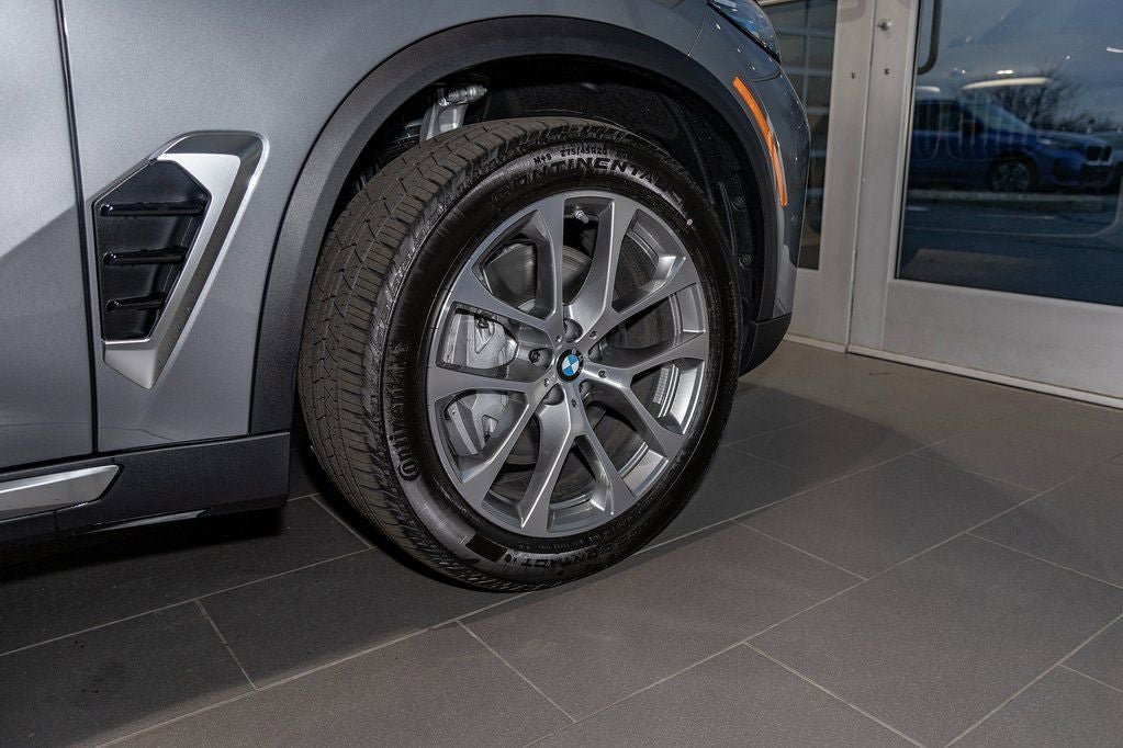 New 2026 BMW X5 xDrive50e w/ Climate Comfort Package AWD/4WD image 6
