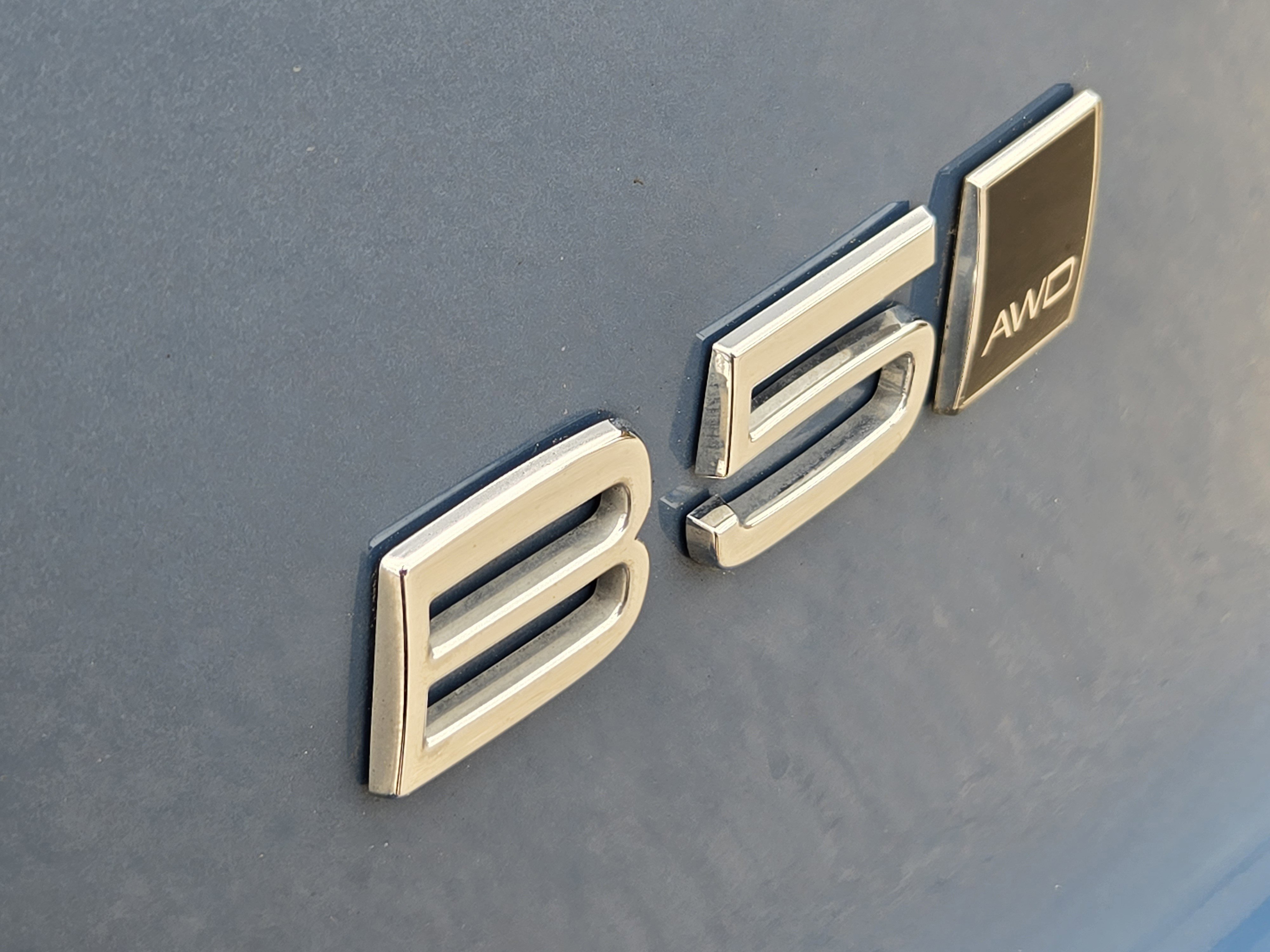 Used 2025 Volvo XC40 B5 Plus image 19