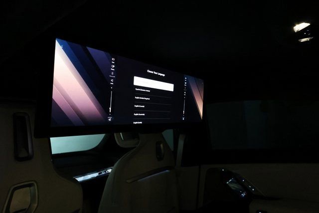 Used 2024 BMW 760i xDrive w/ Executive Package image 91