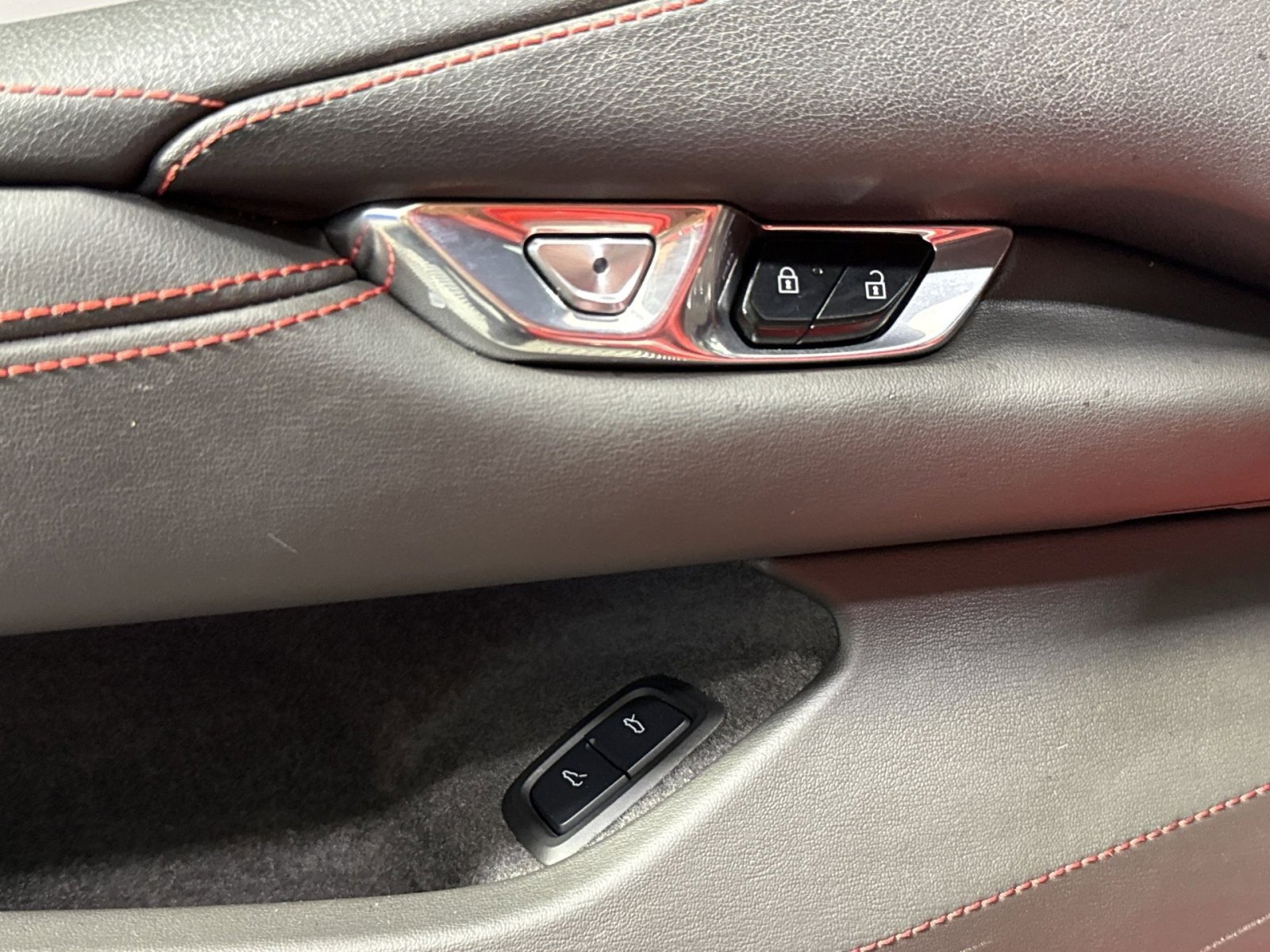 Used 2022 Chevrolet Corvette Stingray Convertible w/ Z51 Performance Package image 17