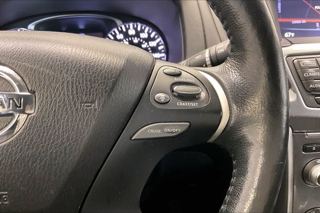 Used 2019 Nissan Pathfinder SL FWD image 19