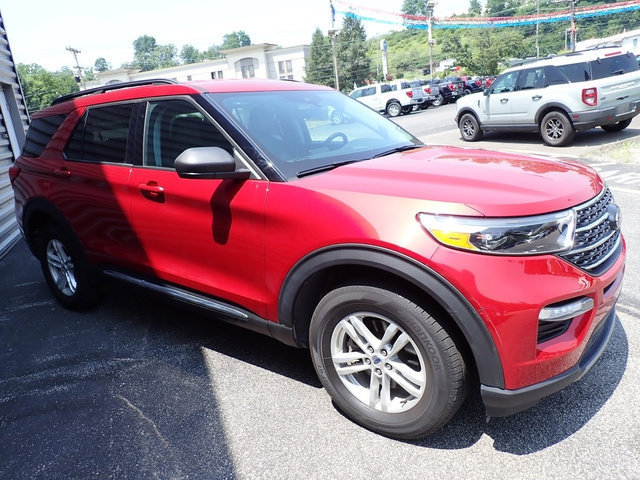 Certified 2024 Ford Explorer XLT w/ Equipment Group 202A AWD/4WD image 11