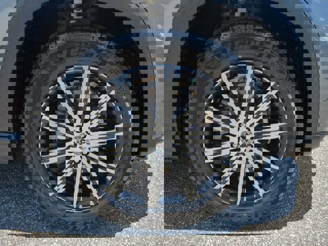 Used 2025 Mercedes-Benz GLE 350 4MATIC image 11