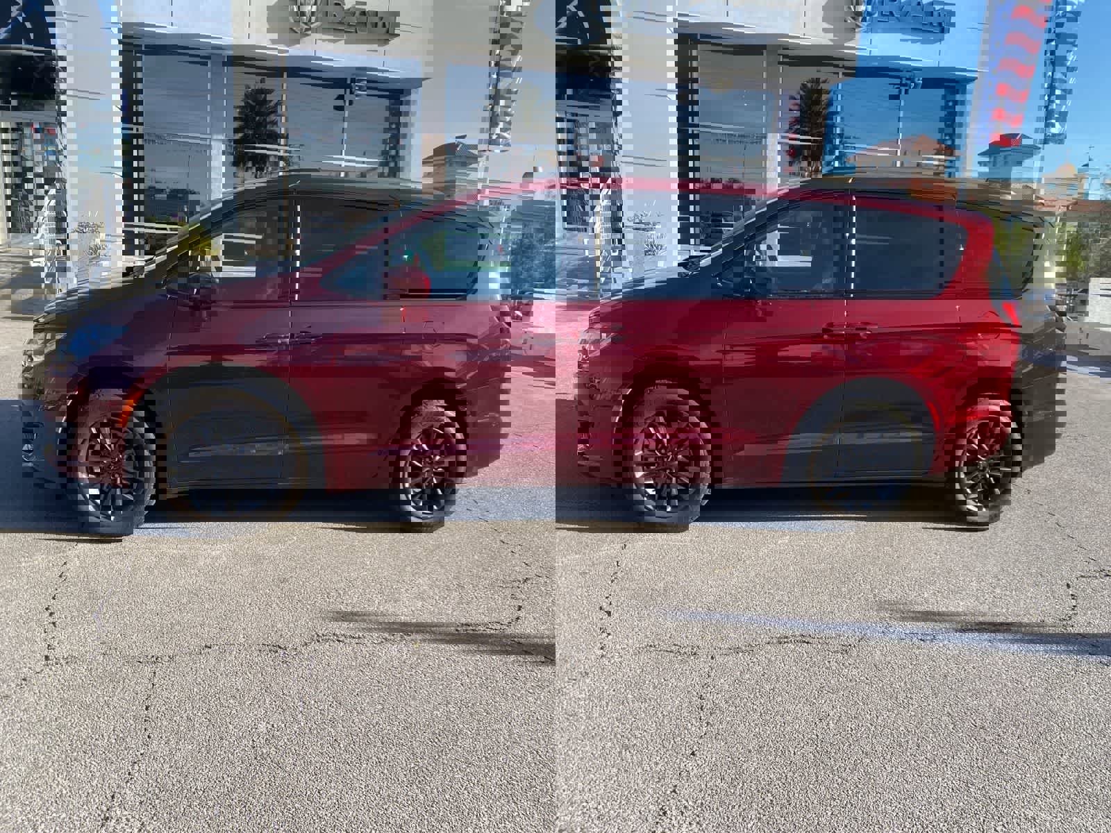 Used 2020 Chrysler Pacifica Touring-L image 9