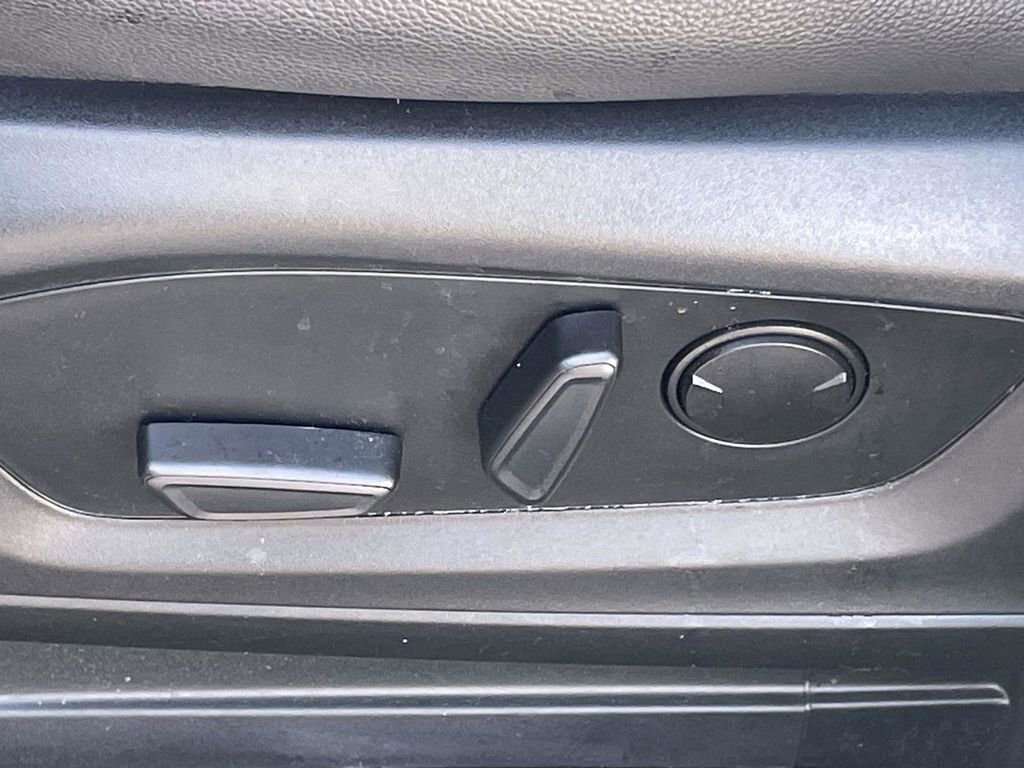 Used 2024 Ford Explorer XLT image 14