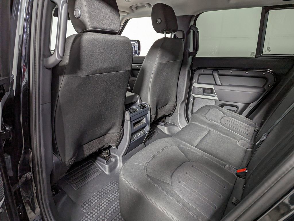 Used 2021 Land Rover Defender 110 image 43