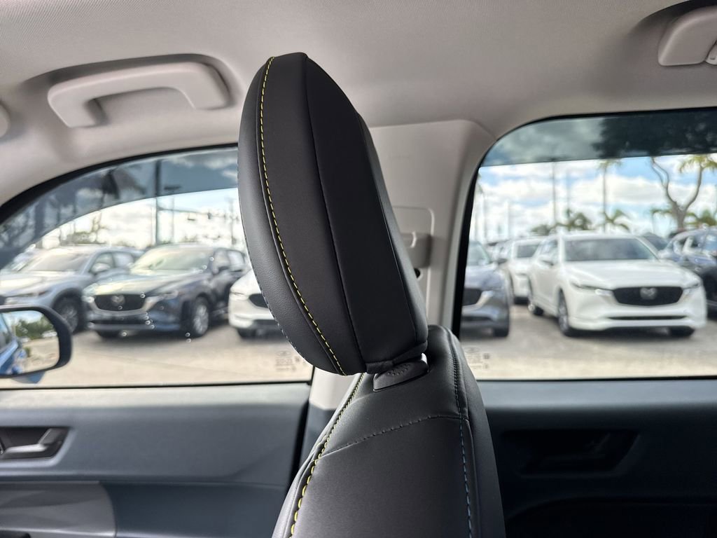 Used 2025 Ford Maverick Lobo image 16