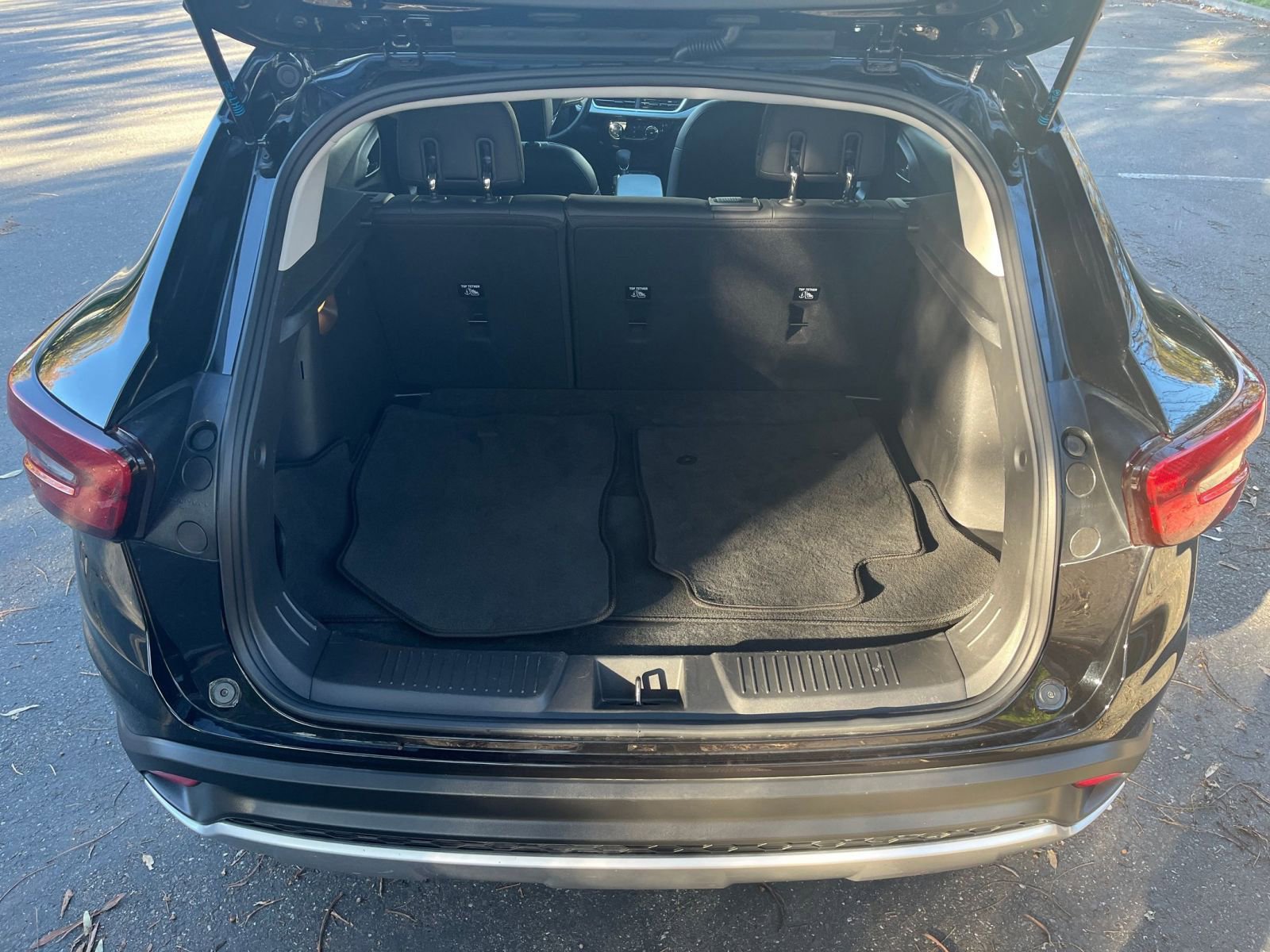 Used 2025 Chevrolet Trax LT w/ LT Convenience Package image 29