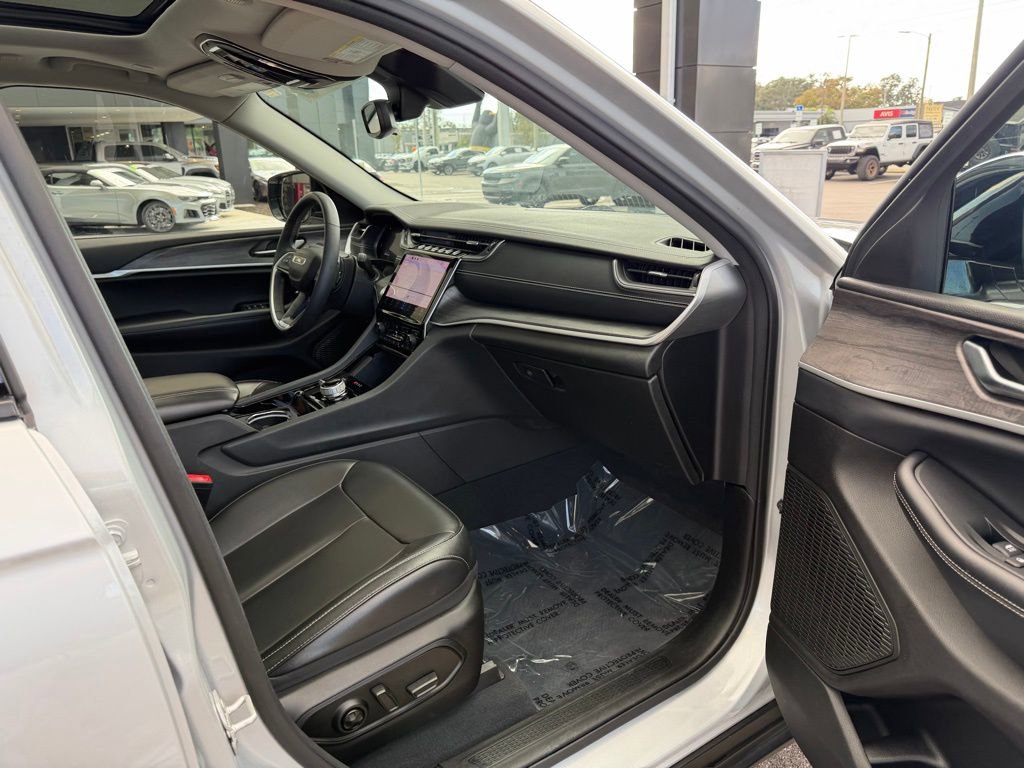 Certified 2023 Jeep Grand Cherokee Limited image 31