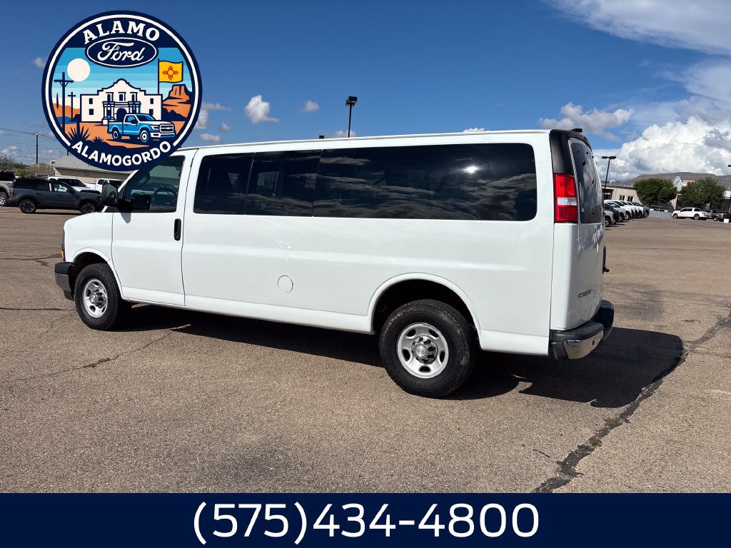 Used 2022 Chevrolet Express 3500 LT w/ LT Preferred Equipment Group RWD image 3