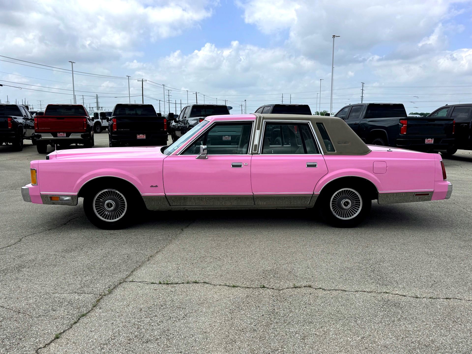 Used 1989 Lincoln Town Car Signature RWD image 16