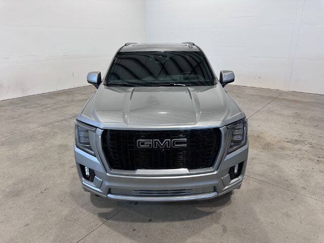 Used 2023 GMC Yukon XL Denali w/ Denali Reserve Package AWD/4WD image 4