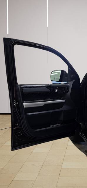 Used 2018 Toyota Tundra Platinum image 11