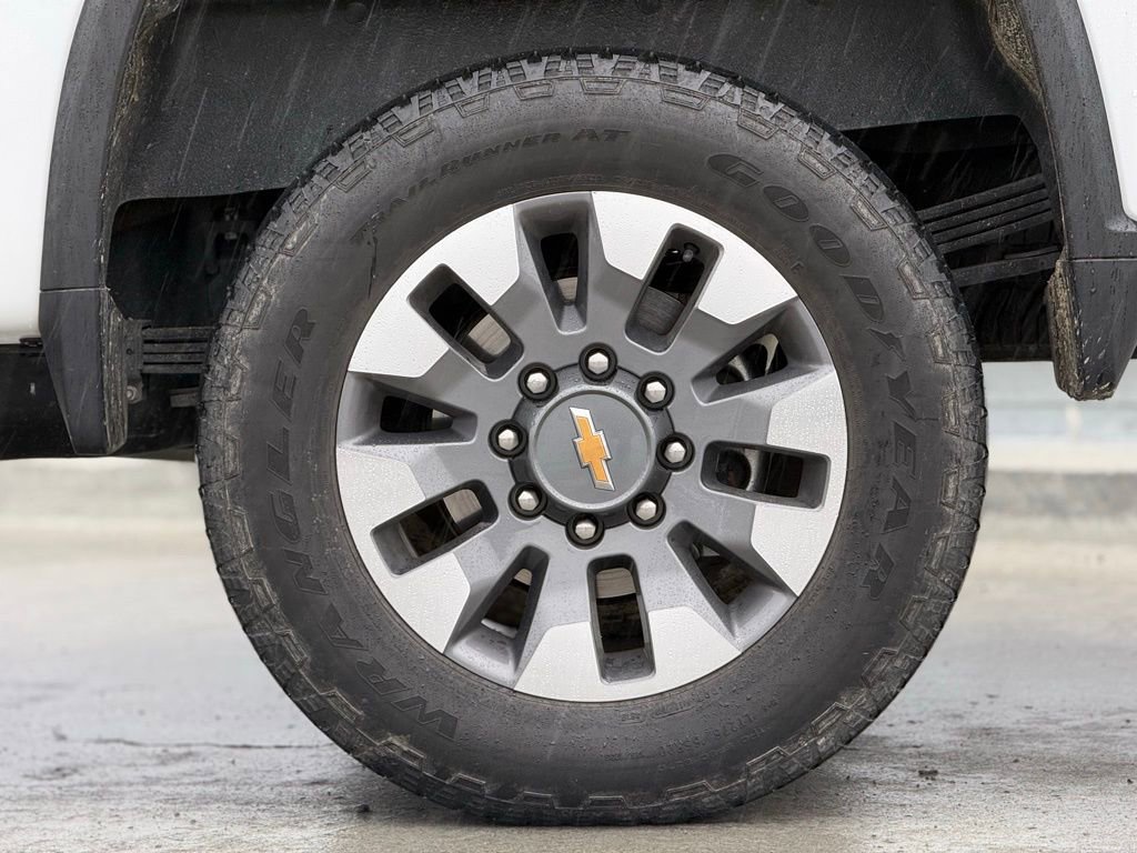 Used 2024 Chevrolet Silverado 2500 Custom w/ Custom Value Package image 3