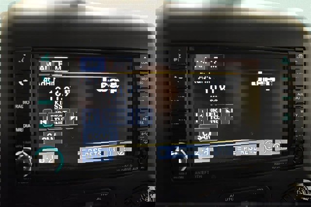 Used 2017 Jeep Wrangler Unlimited Sahara image 8