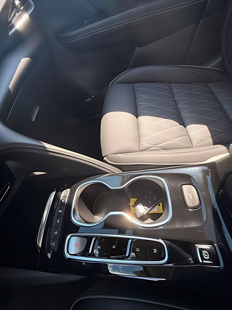 Used 2023 Buick Envision Avenir AWD/4WD image 22