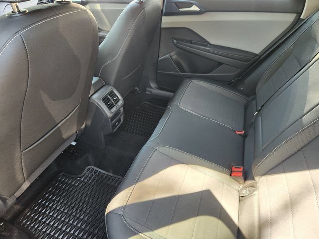 Used 2024 Volkswagen Taos SE w/ MDO Package FWD image 29